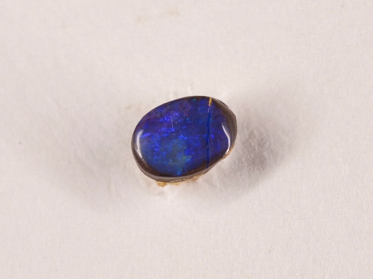 Opale boulder d’Australie — ovale — 0,9 ct