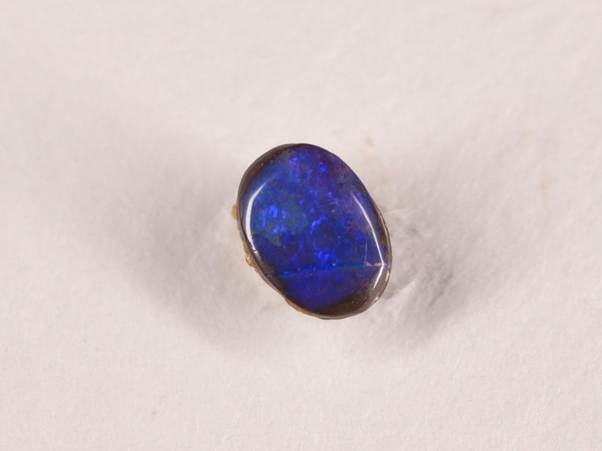 Opale boulder d’Australie — ovale — 0,9 ct