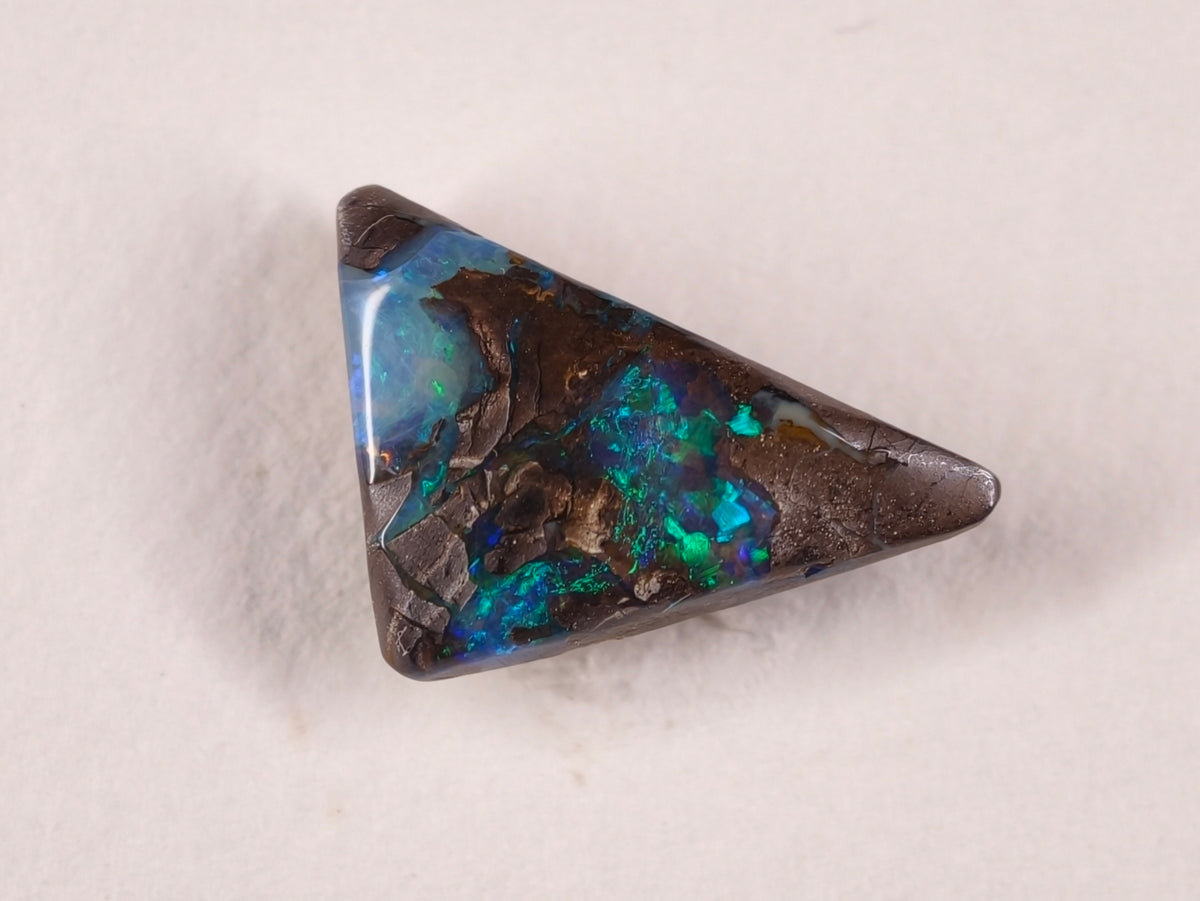 Opale boulder d’Australie — triangle — 3 ct