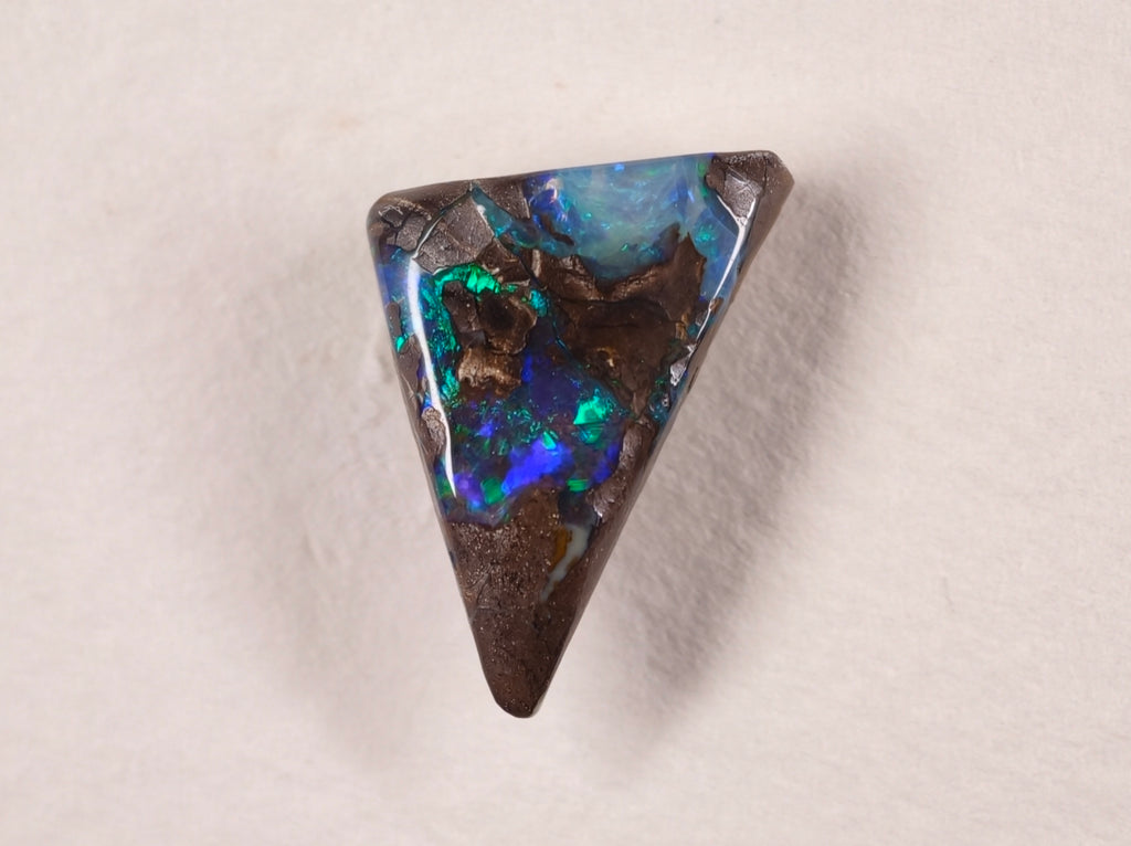 Opale boulder d’Australie — triangle — 3 ct