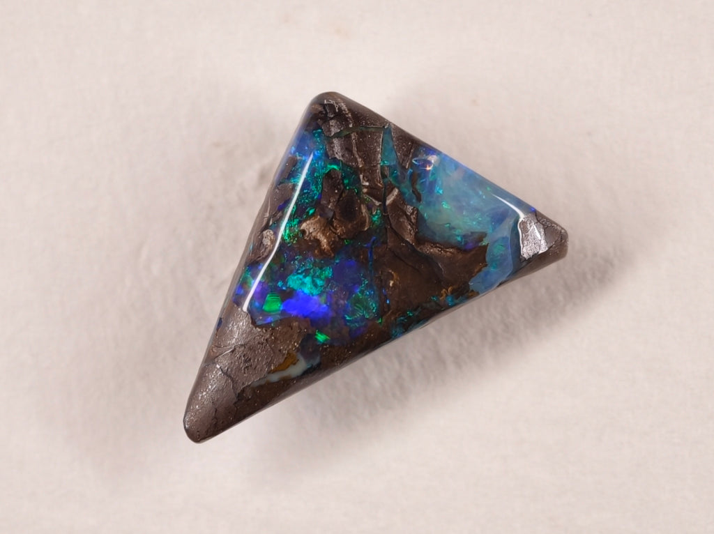 Opale boulder d’Australie — triangle — 3 ct