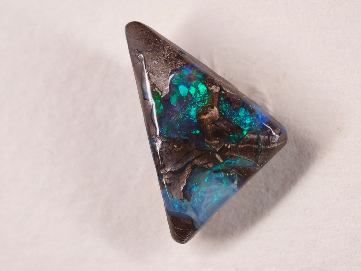 Opale boulder d’Australie — triangle — 3 ct