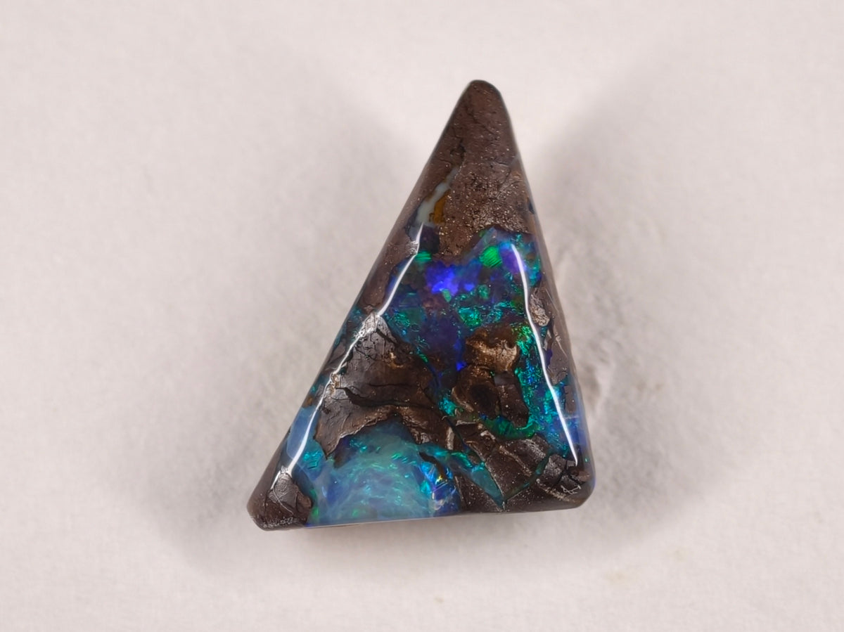 Opale boulder d’Australie — triangle — 3 ct