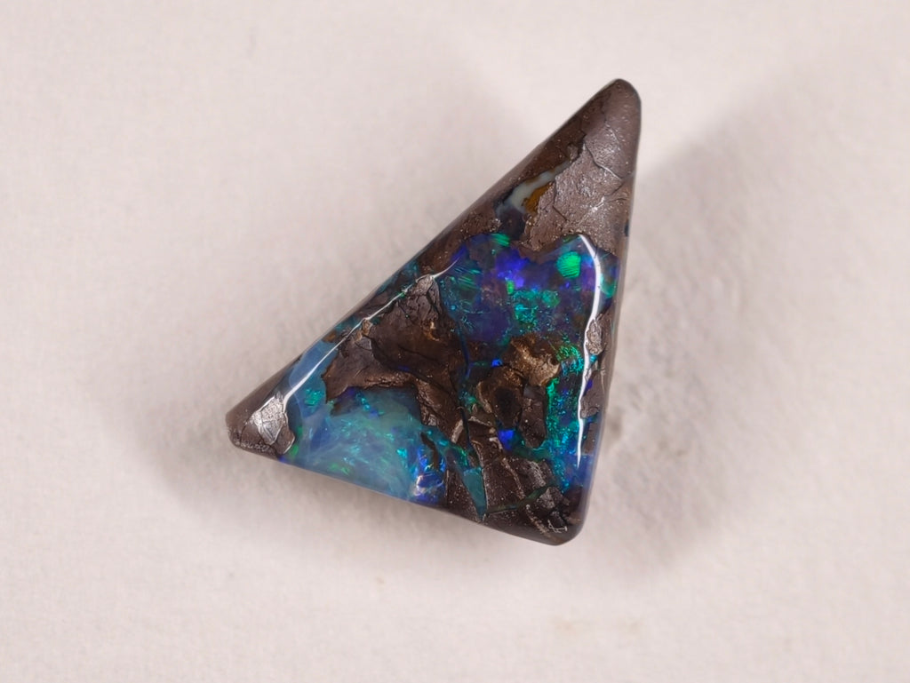 Opale boulder d’Australie — triangle — 3 ct
