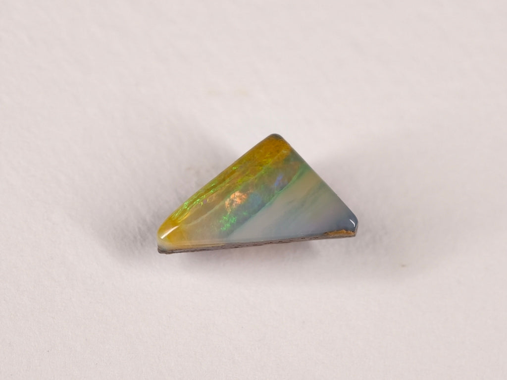 Opale boulder d’Australie — triangle — 2,9 ct