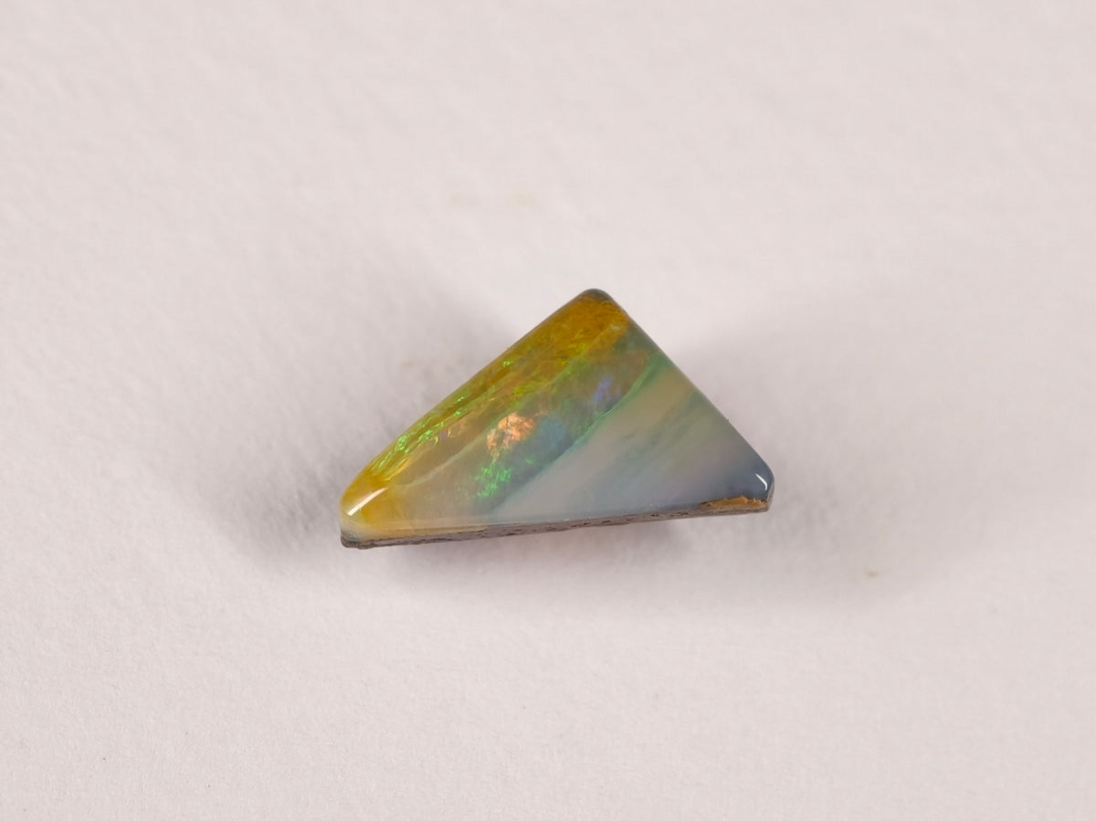 Opale boulder d’Australie — triangle — 2,9 ct