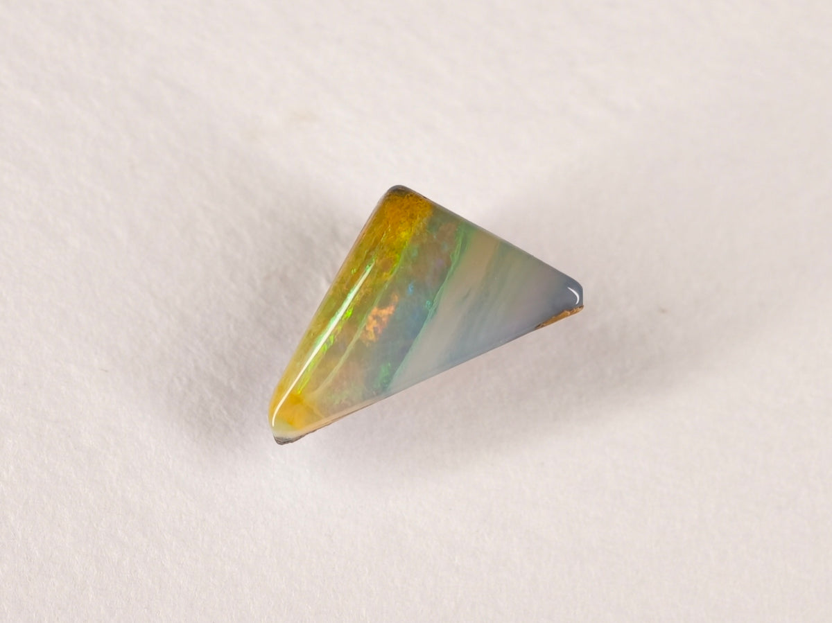 Opale boulder d’Australie — triangle — 2,9 ct