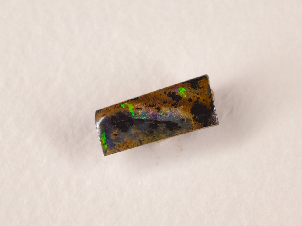Opale boulder d’Australie — forme libre — 2,5 ct