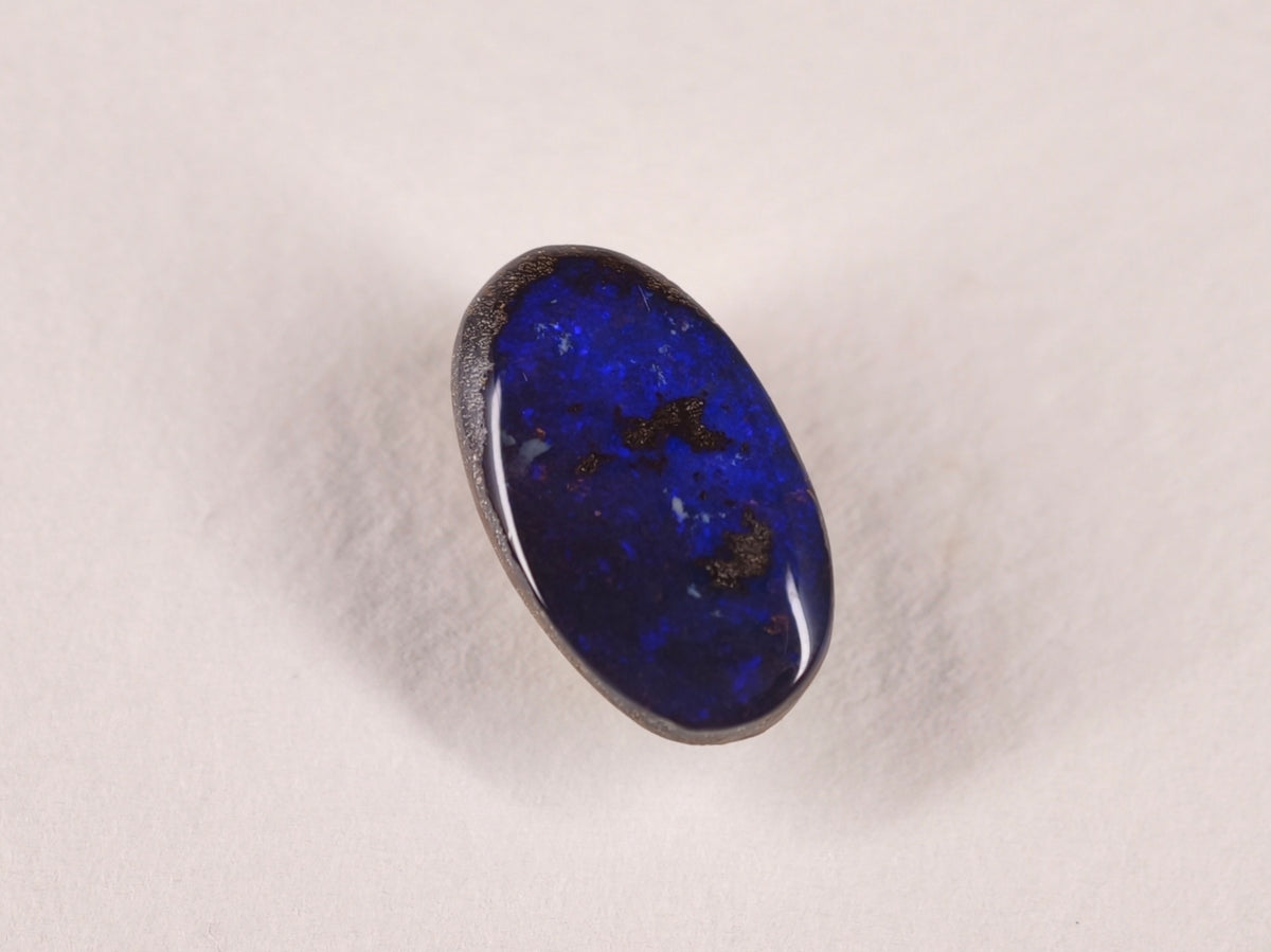 Opale boulder d’Australie — ovale — 3,9 ct