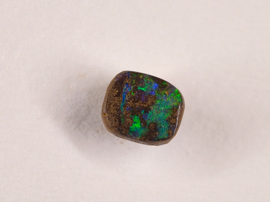 Opale boulder d’Australie — forme libre — 3 ct