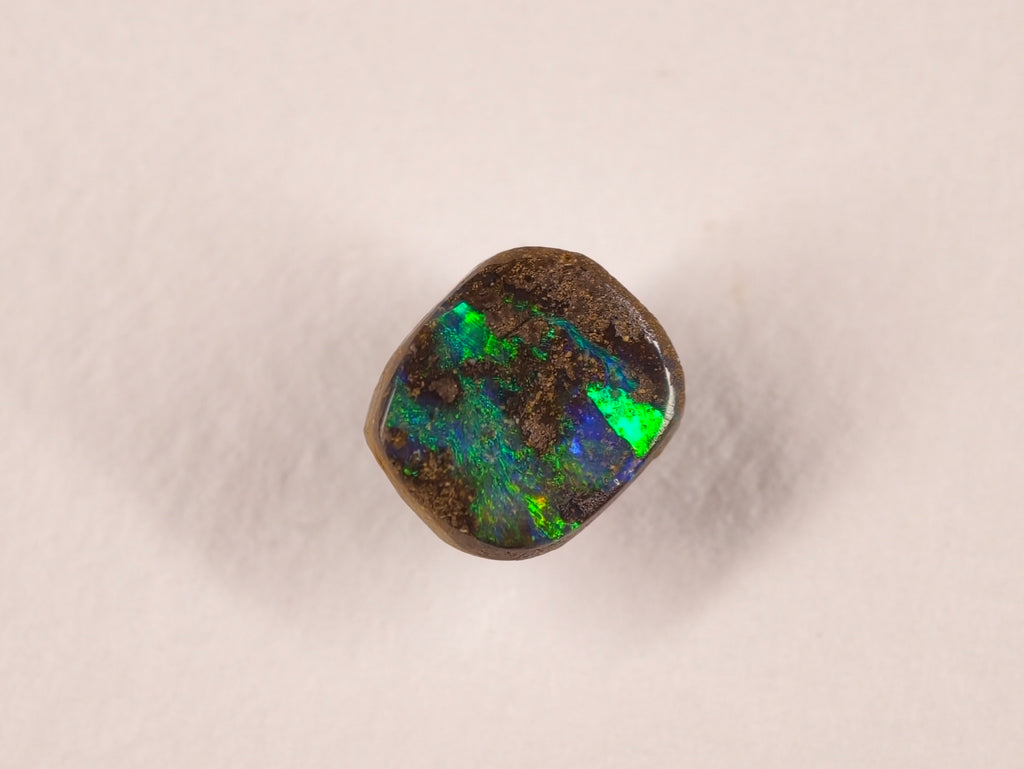 Opale boulder d’Australie — forme libre — 3 ct