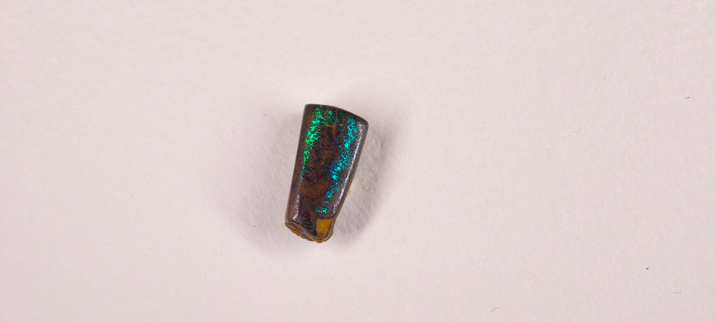 Opale boulder d’Australie — forme libre — 5,8 ct
