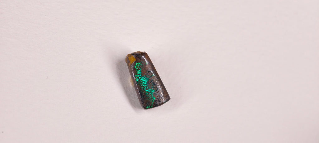 Opale boulder d’Australie — forme libre — 5,8 ct