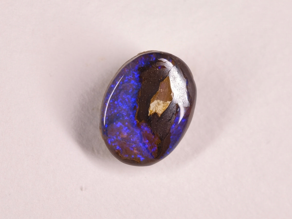 Opale boulder d’Australie — ovale — 10,4 ct