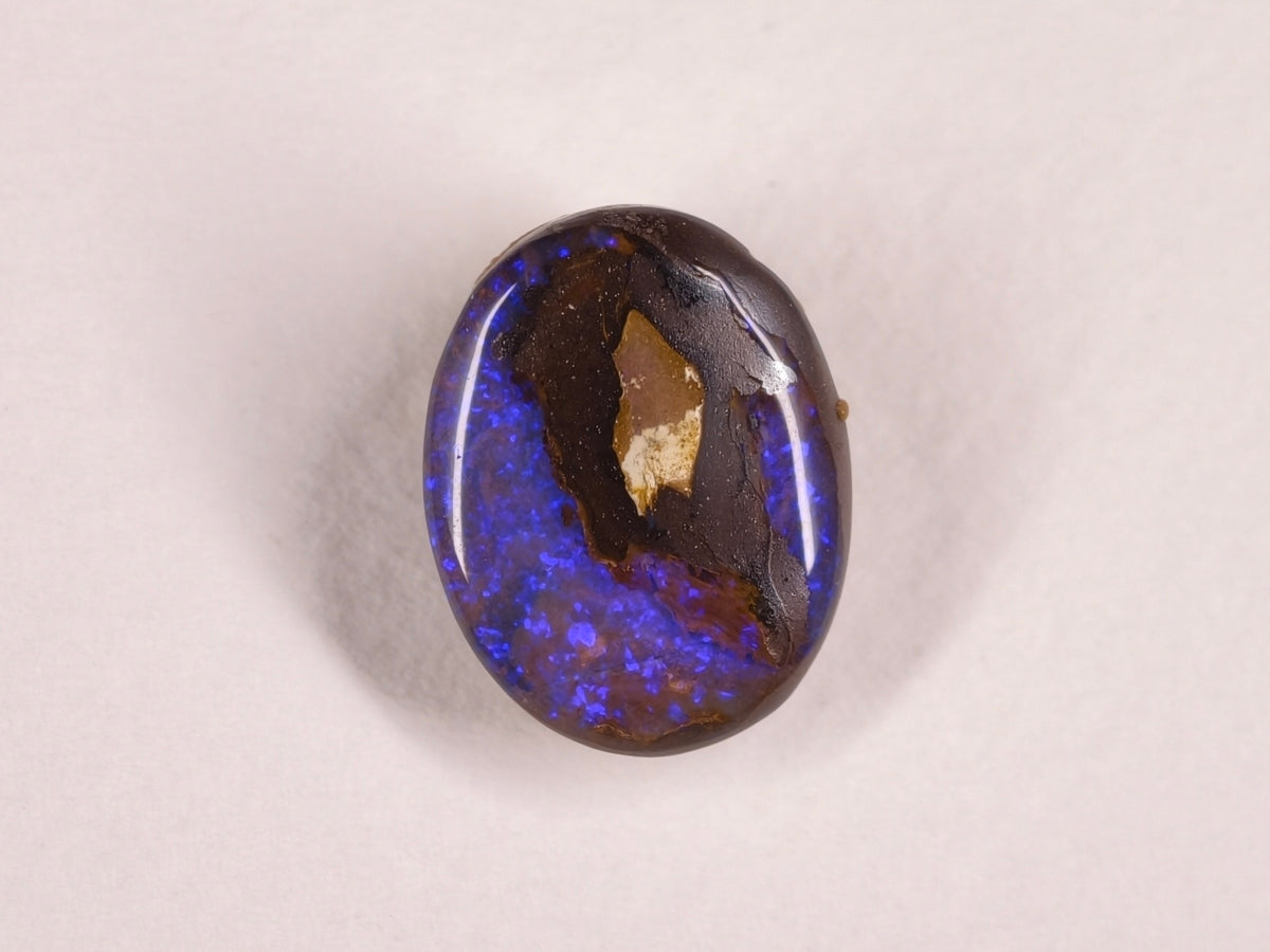 Opale boulder d’Australie — ovale — 10,4 ct