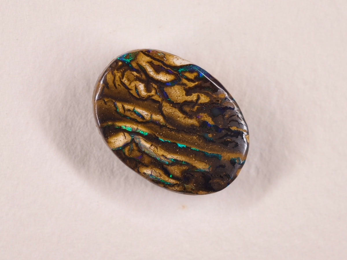 Opale boulder d’Australie — ovale — 10,6 ct