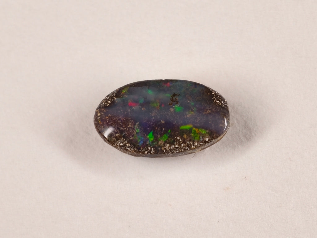Opale boulder d’Australie — ovale — 10,6 ct