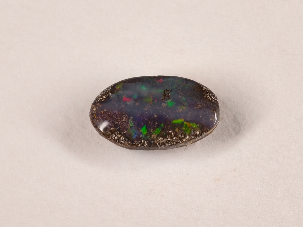 Opale boulder d’Australie — ovale — 10,6 ct