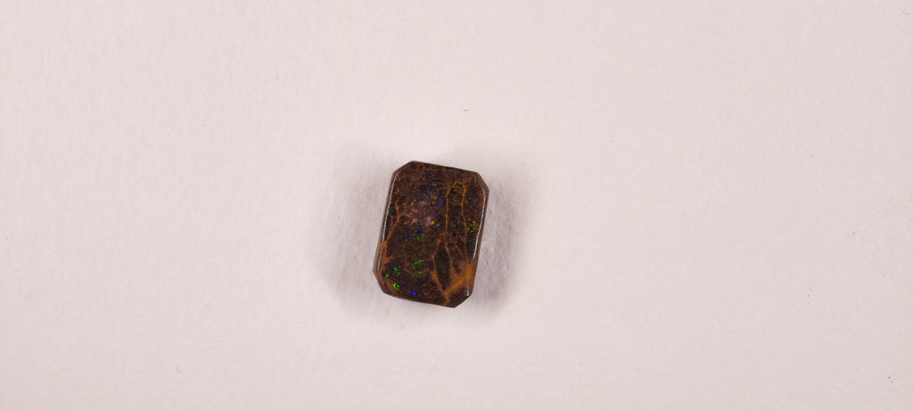 Opale boulder d’Australie — carré — 11,1 ct