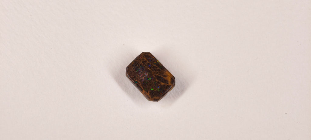 Opale boulder d’Australie — carré — 11,1 ct