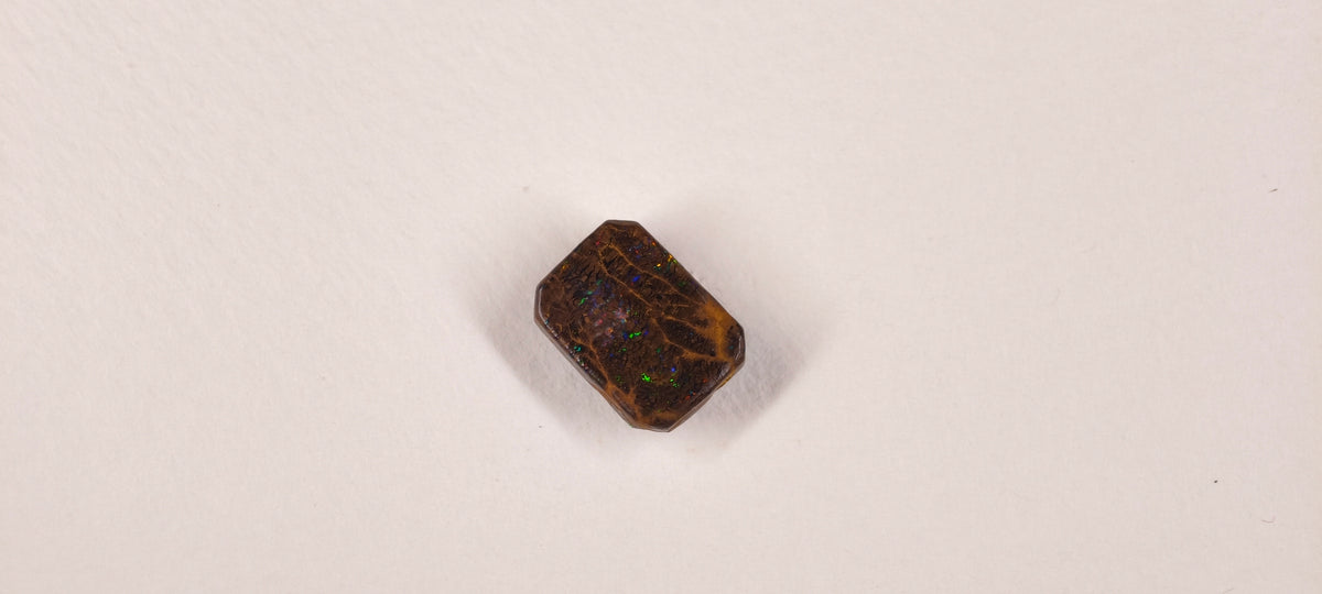 Opale boulder d’Australie — carré — 11,1 ct