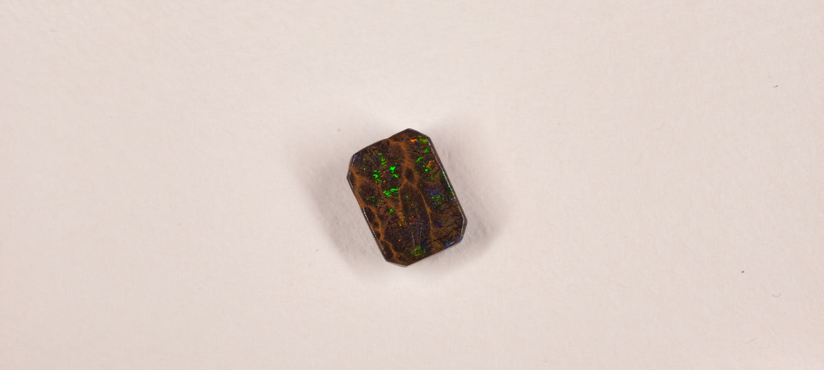 Opale boulder d’Australie — carré — 11,1 ct