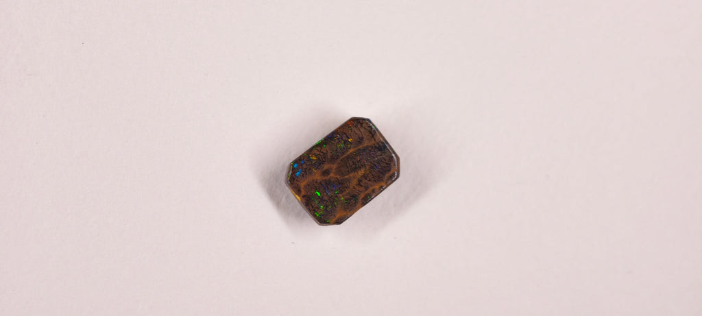 Opale boulder d’Australie — carré — 11,1 ct