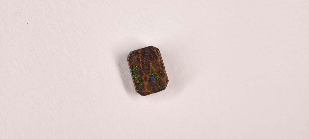 Opale boulder d’Australie — carré — 11,1 ct