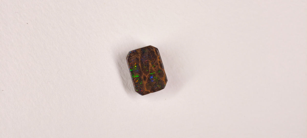 Opale boulder d’Australie — carré — 11,1 ct