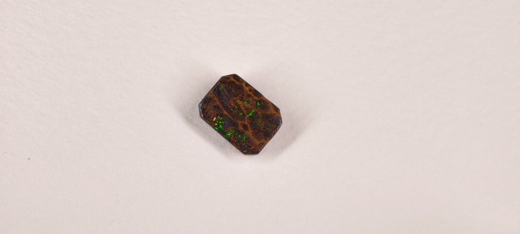 Opale boulder d’Australie — carré — 11,1 ct