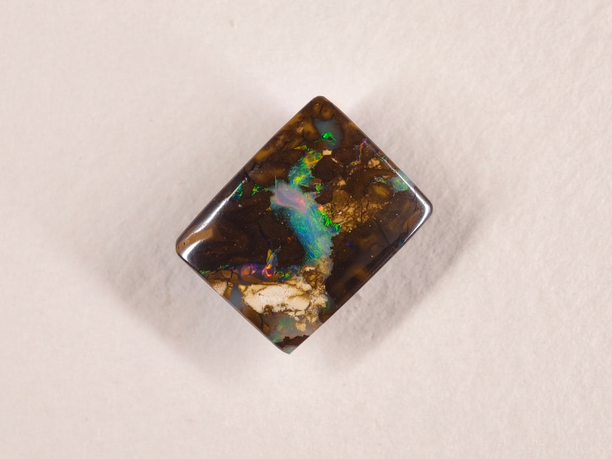 Opale boulder d’Australie — carré — 11,1 ct