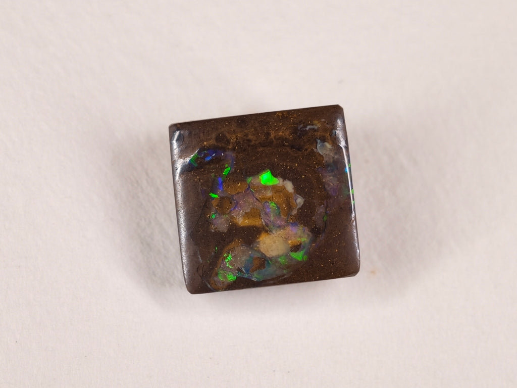 Opale boulder d’Australie — carré — 11,1 ct
