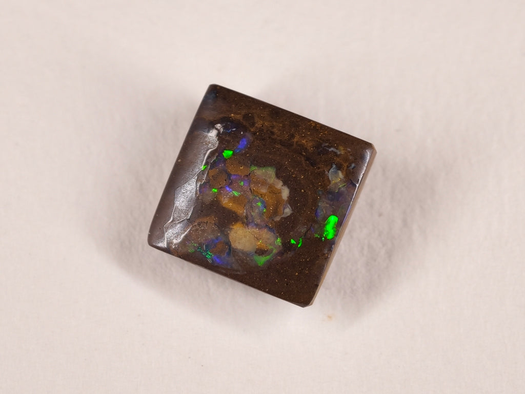 Opale boulder d’Australie — carré — 11,1 ct