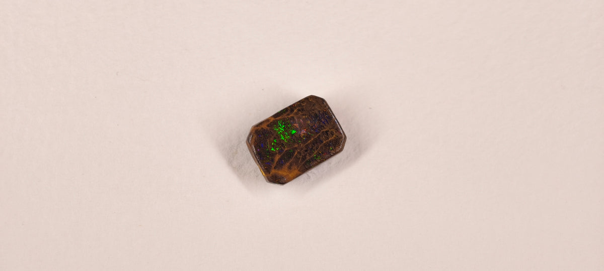 Opale boulder d’Australie — carré — 11,1 ct