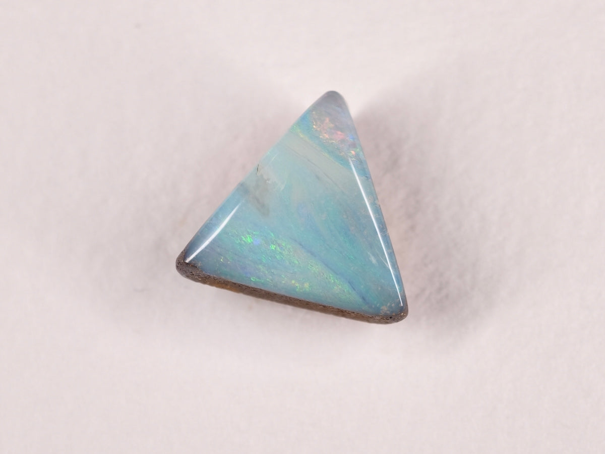 Opale boulder d’Australie — triangle — 7 ct
