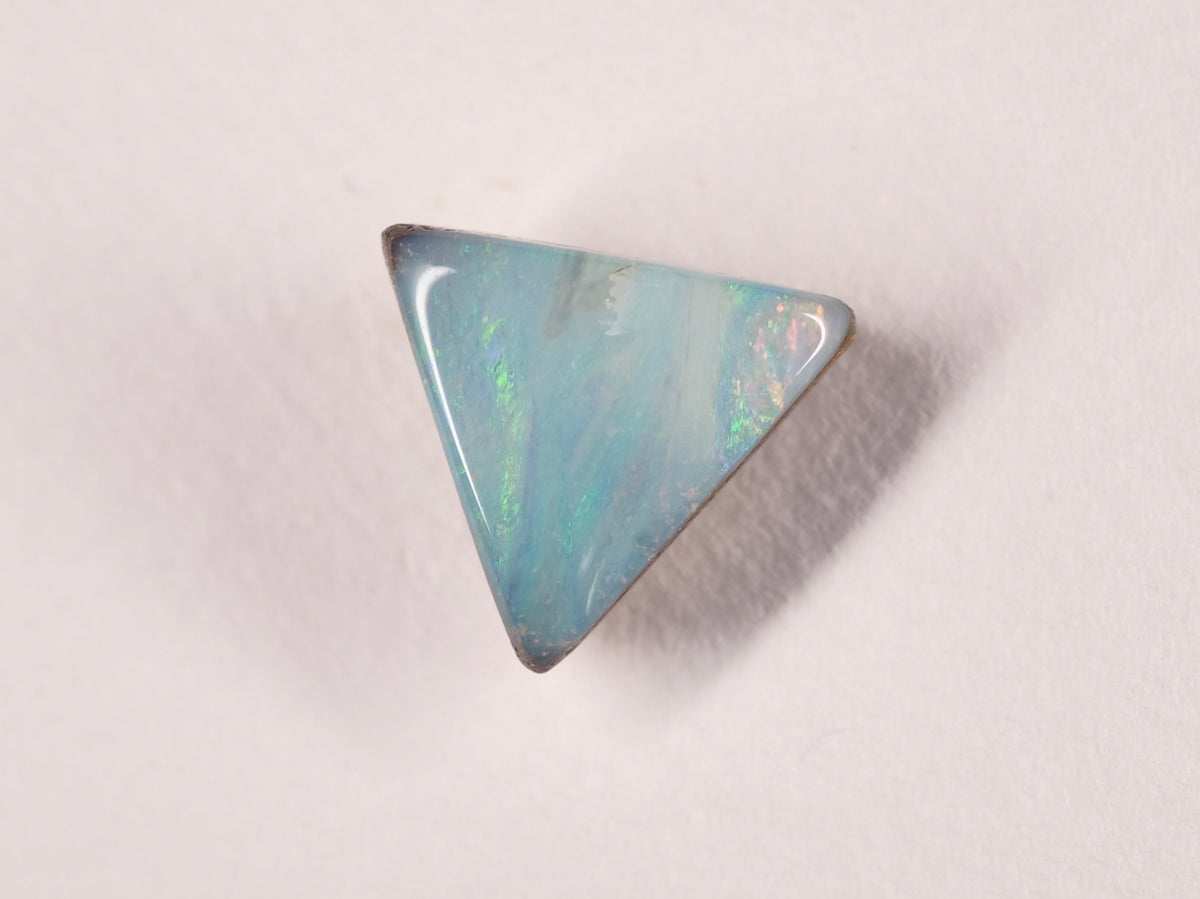 Opale boulder d’Australie — triangle — 7 ct