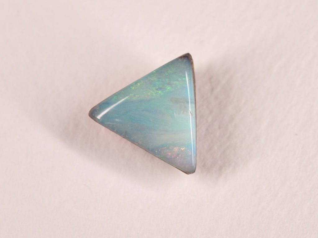 Opale boulder d’Australie — triangle — 7 ct