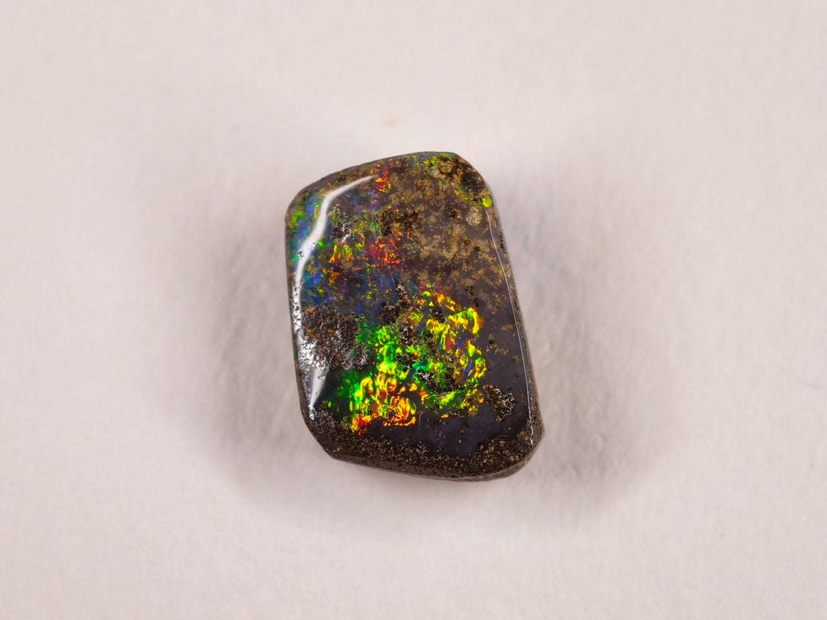 Opale boulder d’Australie — forme libre — 11,2 ct