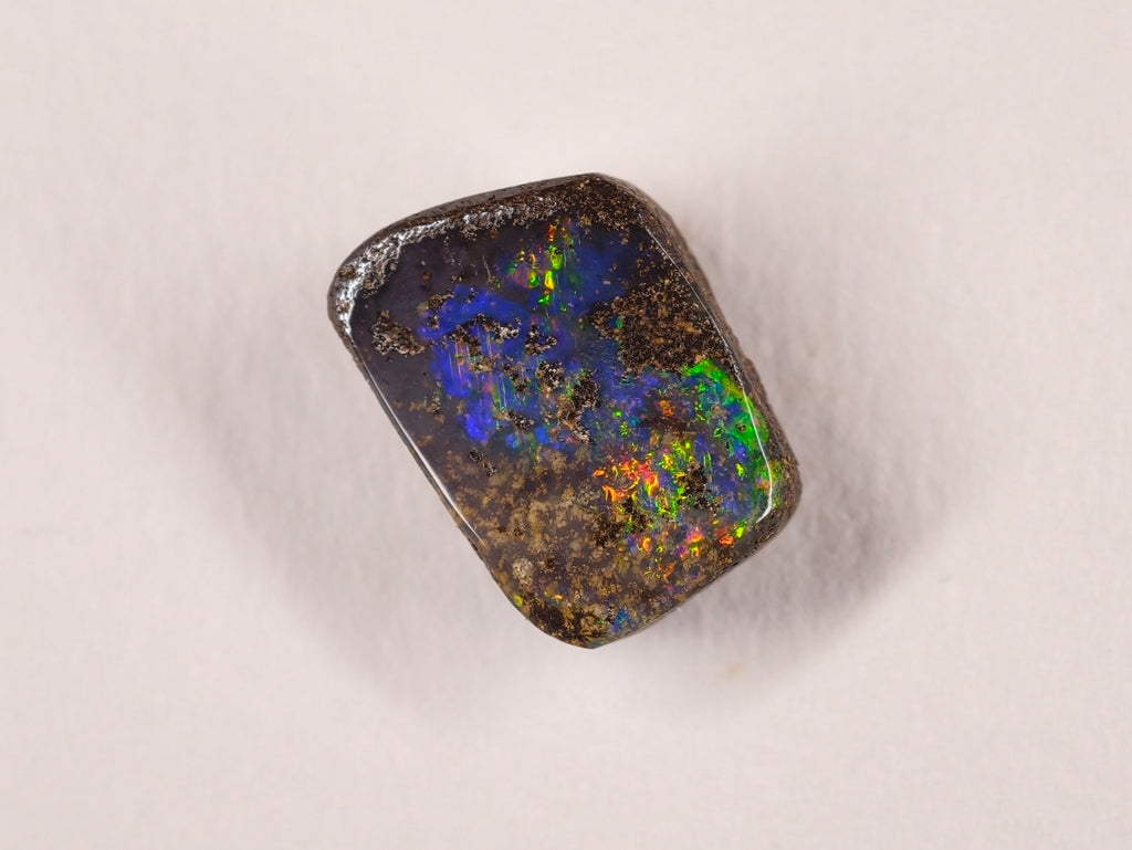 Opale boulder d’Australie — forme libre — 11,2 ct
