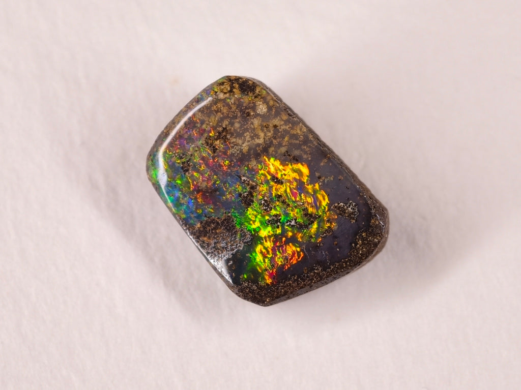 Opale boulder d’Australie — forme libre — 11,2 ct