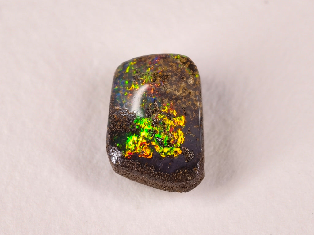 Opale boulder d’Australie — forme libre — 11,2 ct