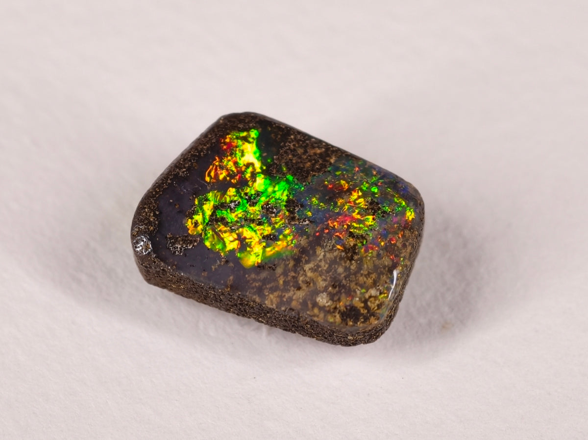 Opale boulder d’Australie — forme libre — 11,2 ct