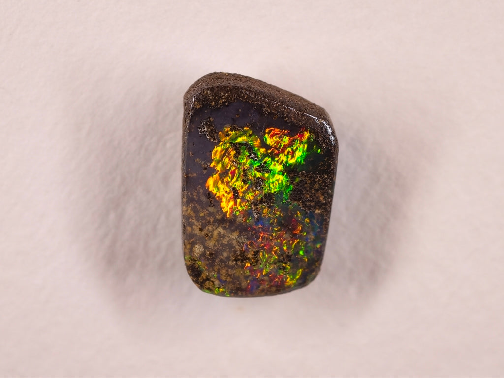 Opale boulder d’Australie — forme libre — 11,2 ct