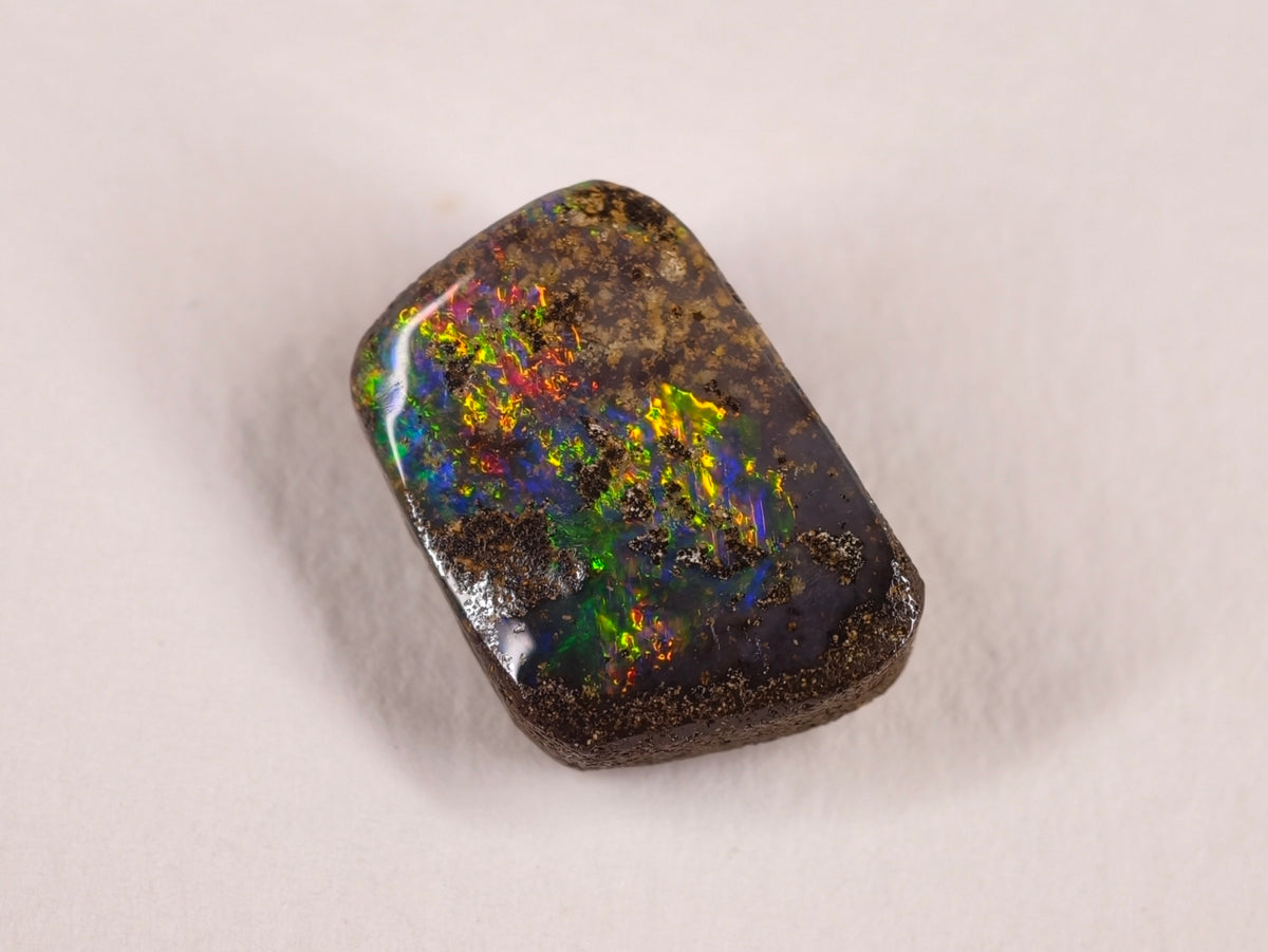 Opale boulder d’Australie — forme libre — 11,2 ct
