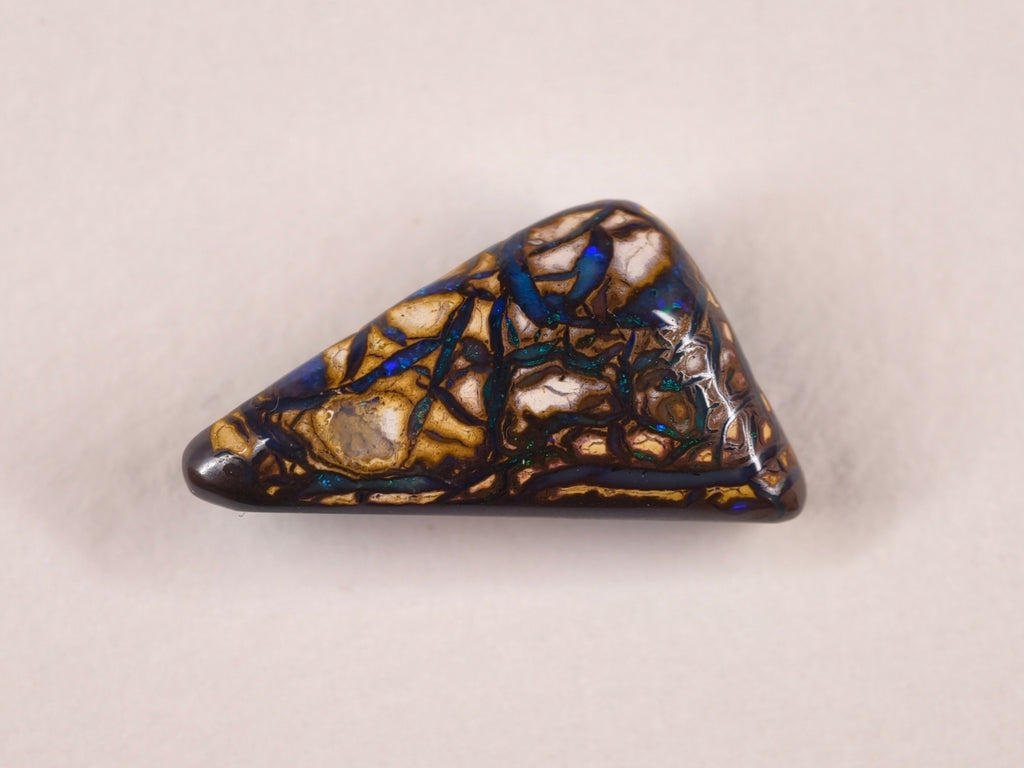 Opale boulder d’Australie — triangle — 9,9 ct