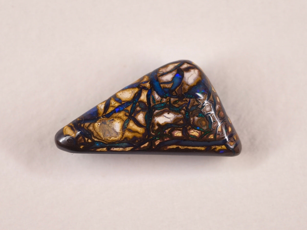 Opale boulder d’Australie — triangle — 9,9 ct