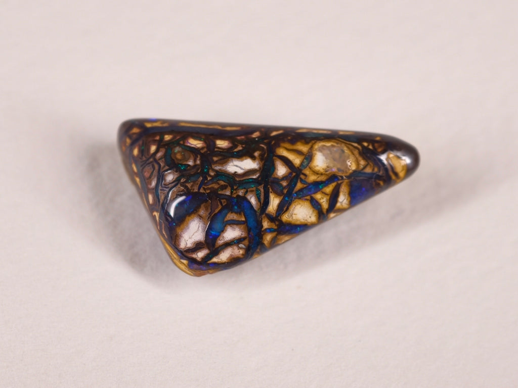 Opale boulder d’Australie — triangle — 9,9 ct