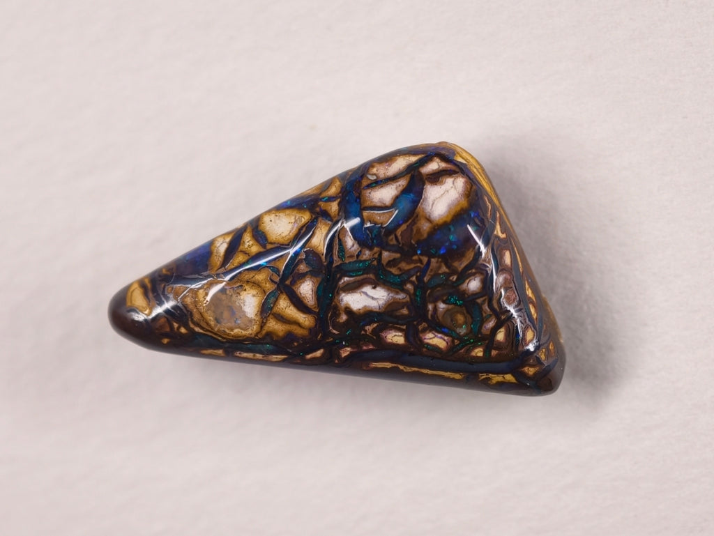 Opale boulder d’Australie — triangle — 9,9 ct