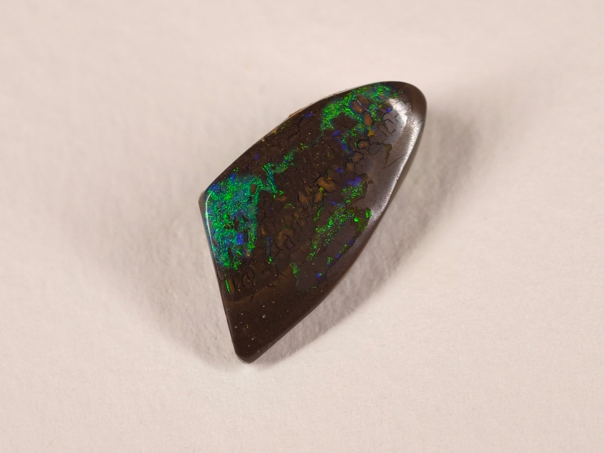 Opale boulder d’Australie — forme libre — 8,2 ct