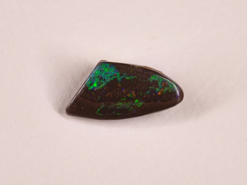Opale boulder d’Australie — forme libre — 8,2 ct